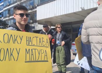Државната матура ќе биде олеснета – Сојузот на средношколците го прифатија компромисот од МОН