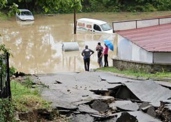 (ВИДЕО) Силно невреме во Делчево, улиците се под вода!