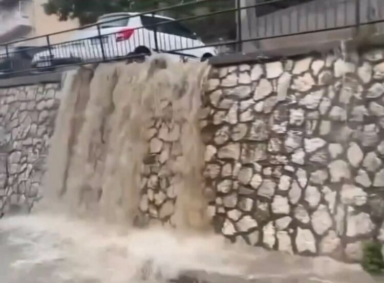 ВИДЕО: Поројни поплави во Велес, попладнево