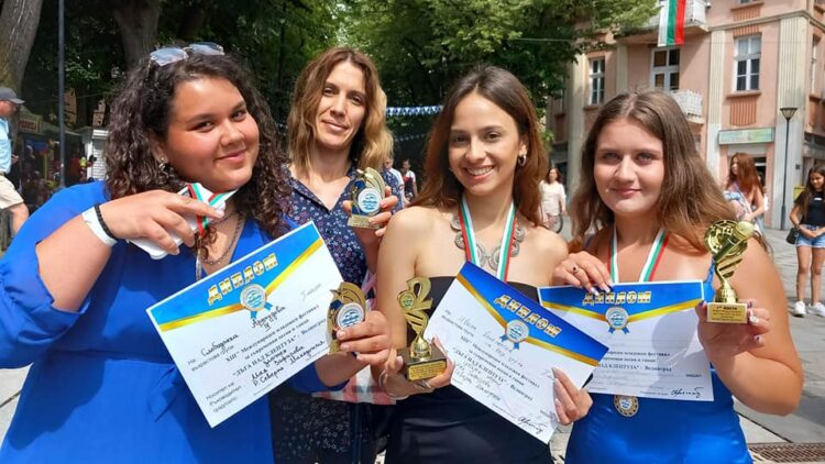 ПЕТ  МЕДАЛИ освоија Гевгелиските учеснички на меѓународен фестивал во Бугарија