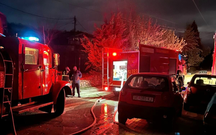 Пожар во Кавадарци – изгорени автомобил, трактор и гаража