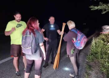 ВИДЕО и ФОТО: Спасени се тројцата залутани планинари со седумгодишното дете
