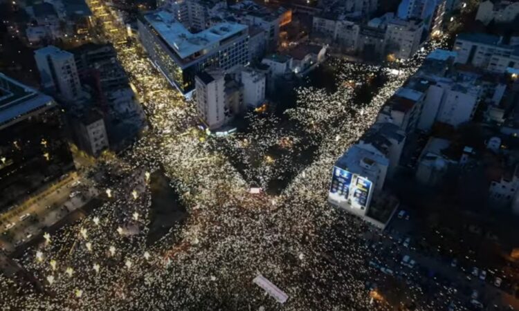 ВИДЕО:  Протестот на Славија најголем од било кој до сега одржан во Србија