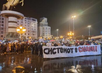 ВИДЕО: Протест во Скопје: „Доста бевме ние, системот е следен!“