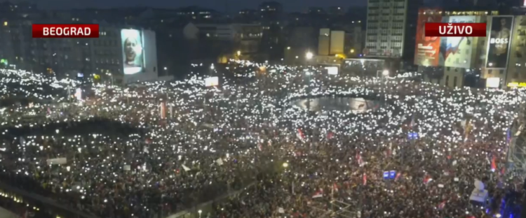ВИДЕО: Масовен протест во Белград -„Предолго молчевме, ајде заедно да ја разбудиме Србија“, порачаа студентите