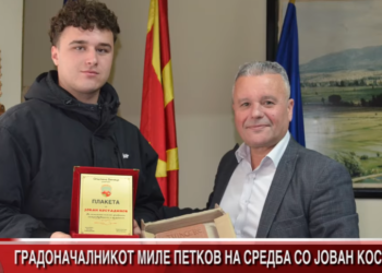 Плакета на храбростa врачена на херојот Јован Костадинов од Виница