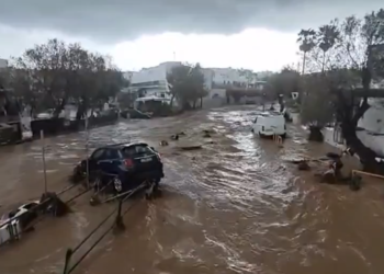 ВИДЕО: Поплави во Грција, уништени познатите туристички места Миконос и Парос