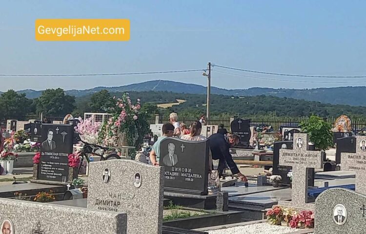 Задушница – сеќавање на починатите искажаа гевгеличани утринава