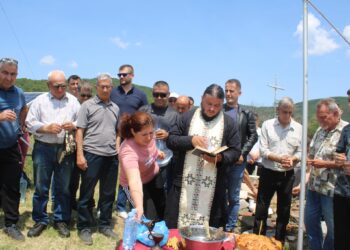 ВИДЕО: Oсветен Светиот Крст кај село Николиќ, дојранско