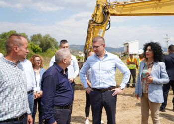 Премиерот Мицкоски во посета на ХС „За спас на Дојранското езеро“ кај Ѓавото