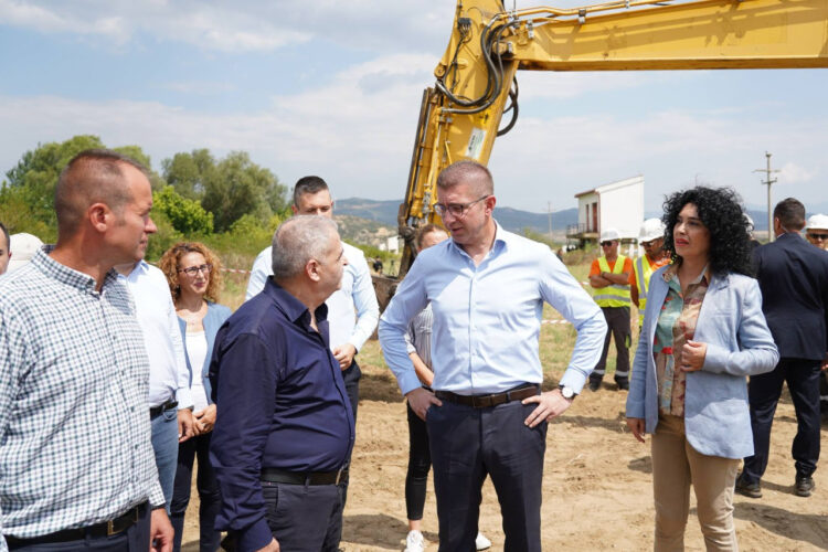 Премиерот Мицкоски во посета на ХС „За спас на Дојранското езеро“ кај Ѓавото