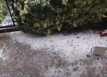 ВИДЕО:  Големо невреме со врнежи од град во Скопје, Велес, Куманово и Штипскиот регион