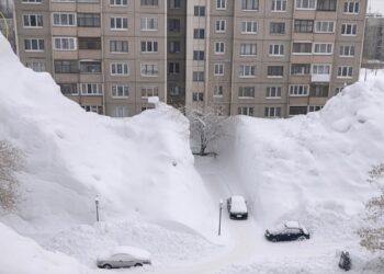 ВИДЕО: Камчатка, Русија под снежна блокада од неколку метри снежни наноси