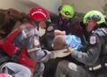 ВИДЕО: Чудо во Венецуела:  Бебе спасено од под урнатините по 4 дена од земјотресот!